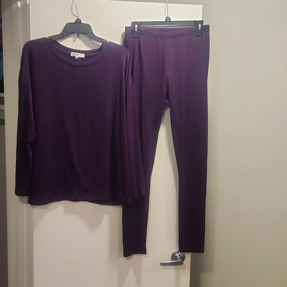 Woman's 2 Piece Longsleeve Leggings Set - Picture 6 of 6